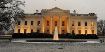 Man nabbed jumping White House fence