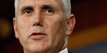 After delay, Pence endorses McCain, Ayotte