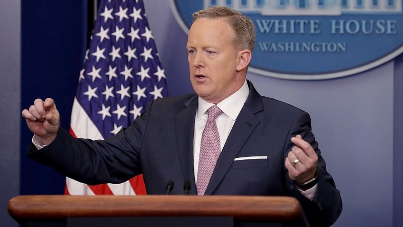 Spicer holds rapid-fire first press briefing