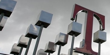 Router hacker suspect arrested at Luton Airport