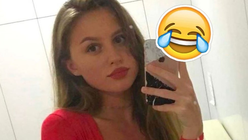 Restaurant apologises after rejecting waitress with emoji