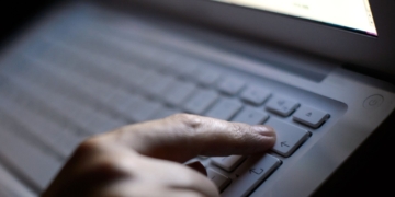 Cyber security: Queen to open centre to protect against attacks