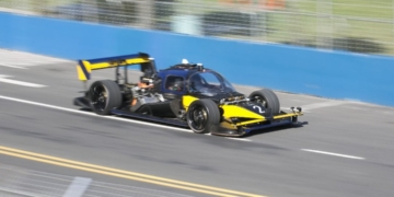 Driverless Roborace car crashes at speed in Buenos Aires