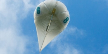 EE shows off helium balloon mobile masts
