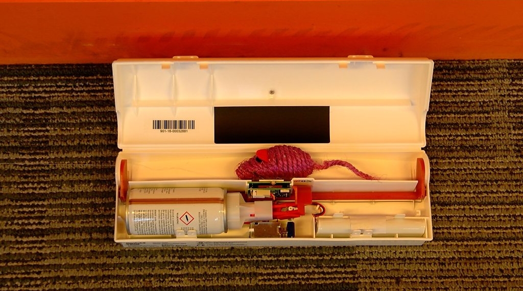 Mouse trap triggers internet alerts