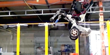 Google robot leaps and spins with leg-wheels