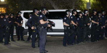 Police confront protesters at Phoenix Immigration office