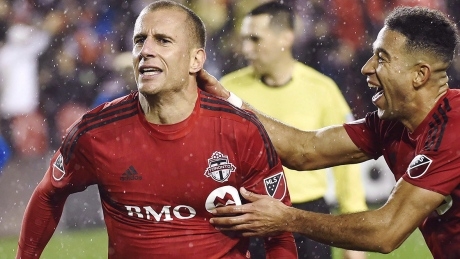 Benoit Cheyrou back with Toronto FC on 1-year deal
