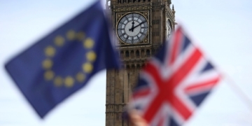 U.K. lawmakers back bill to trigger Brexit talks