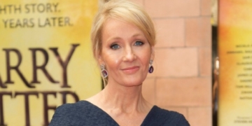 Piers Morgan and J.K. Rowling are sparring on Twitter and everyone is grabbing popcorn to watch