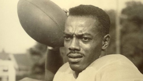 Pro football’s 1st black QB Bernie Custis dies at 88