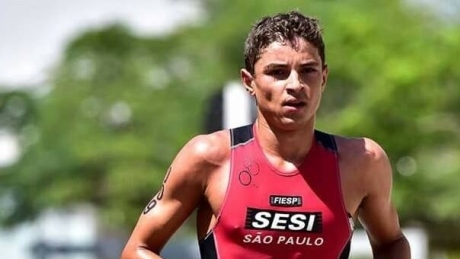 Brazilian triathlete’s bike stolen at gun point in middle of race