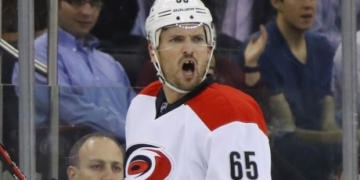 Penguins’ deal for Ron Hainsey adds size, depth to blue-line