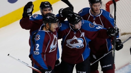 Jarome Iginla powers Avalanche past Jets to end 9-game skid