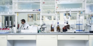 Scientists offer lab space to colleagues stranded by U.S. ban