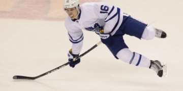 Leafs’ Mitch Marner day-to-day with apparent shoulder injury