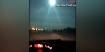 Brilliant fireball captured breaking up over several U.S. states