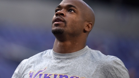 Adrian Peterson a free agent after Vikings decline $18M US option