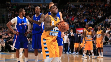 Nate Robinson literally goes through opponent’s legs