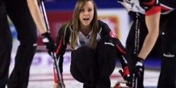 Rachel Homan opens Scotties with extra-end win over Chelsea Carey