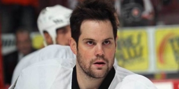 Former Edmonton Oiler Mike Comrie under investigation for sexual battery