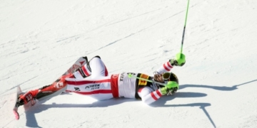 Marcel Hirscher regains slalom title at world championships