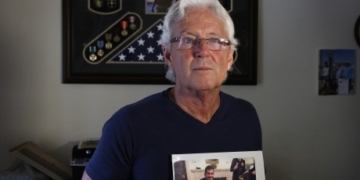 Father of dead Navy SEAL refused to meet Trump, wants Yemen raid investigated