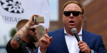 Trust in the media is sinking and it’s time to act: Neil Macdonald