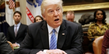 Trump slams intelligence officials and media over treatment of Flynn