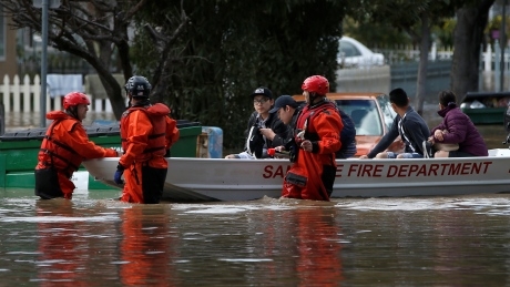 Thousands of evacuees return home after northern California flooding
