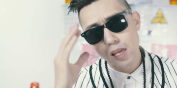 The Uighur pop singer trying to build bridges