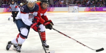 U.S. women’s hockey reaches deal in pay dispute