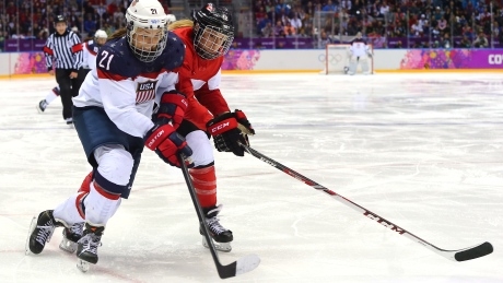 U.S. women’s hockey reaches deal in pay dispute