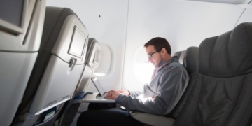 Airline responds to laptop ban with free iPad and Wi-Fi