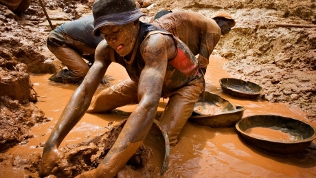 Trump order on conflict minerals would send warlords cart blanche signal, say critics