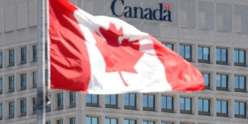 National Defence makes limited progress in finding more procurement staff