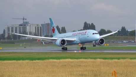 Engine smoke forces Shanghai flight to make emergency landing in Montreal