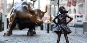 Popular Fearless Girl statue might stay on Wall Street