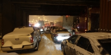 Drivers stranded, schools closed as Quebec slammed with record-setting blizzard