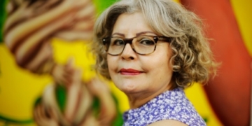 Fearful U.S. immigrants offered anti-deportation training