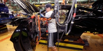 Trump takes credit as Ford set to announce spending on U.S. plants