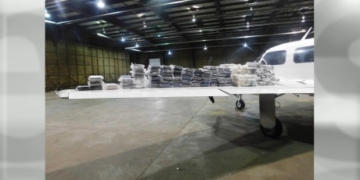 Quebecers charged after cocaine cargo found on plane after emergency landing in Ohio