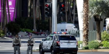 Suspect in fatal shooting barricades himself in bus on Las Vegas strip