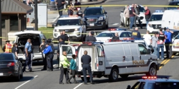 Shots heard near U.S. Capitol Hill after driver hits police cruiser