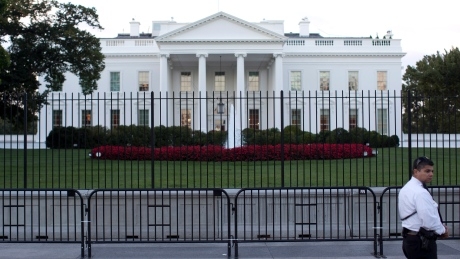 Intruder arrested on White House grounds