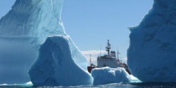 Unusually high number of icebergs affecting shipping lanes in North Atlantic