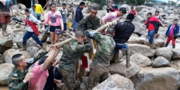 More than 100 people killed in Colombia flooding
