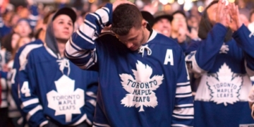Maple Leafs unfollow everyone on Twitter and fans are not impressed