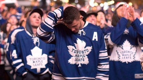 Maple Leafs unfollow everyone on Twitter and fans are not impressed