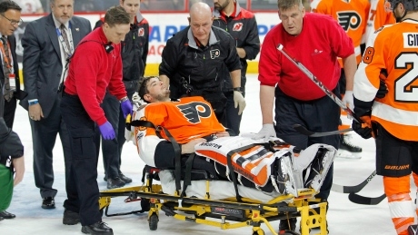 Flyers’ Neuvirth collapses on ice, leaves game on stretcher